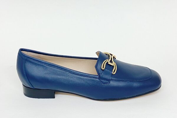 Mocassino con accessorio in pelle blu tacco 3 cm € 159,90