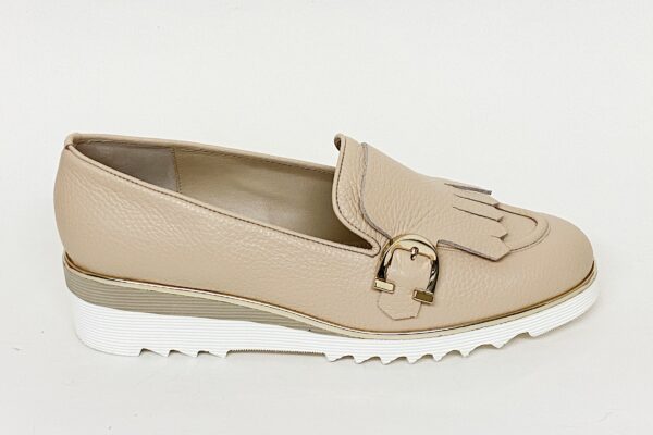 Mocassino da donna con frangia in pelle beige € 169,90