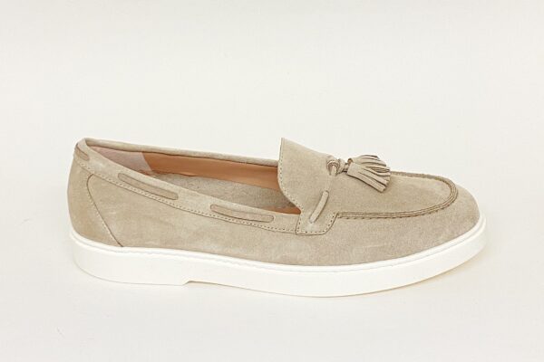 Mocassino da donna in camoscio beige con nappine € 169,90