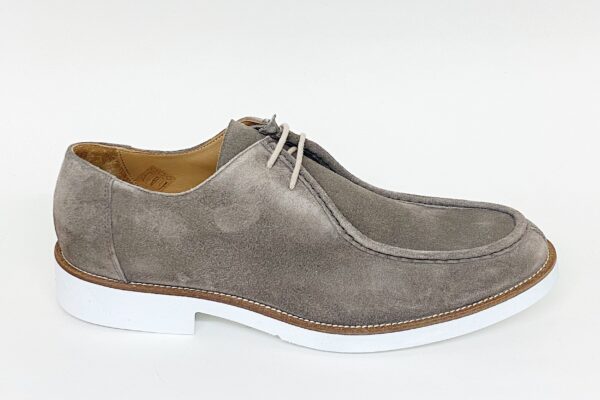 Derby mocassino da uomo misure grandi in camoscio taupe € 179,90